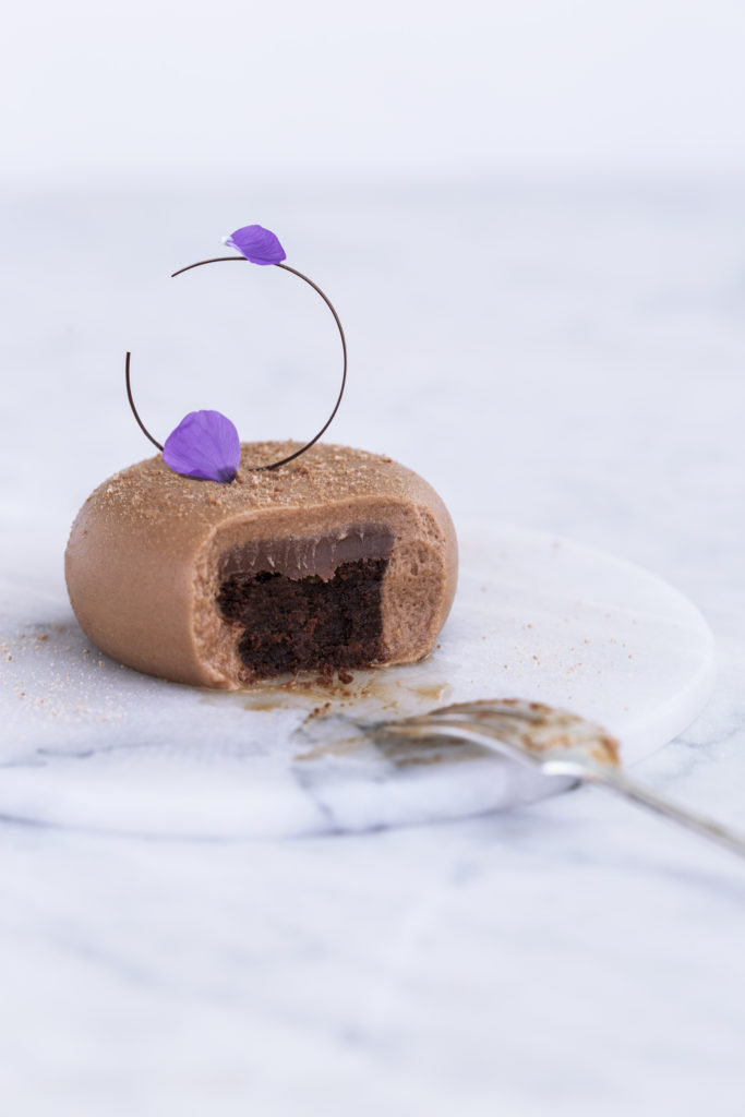 Nytårsdessert: chokolademoussekage med nutella og hasselnød