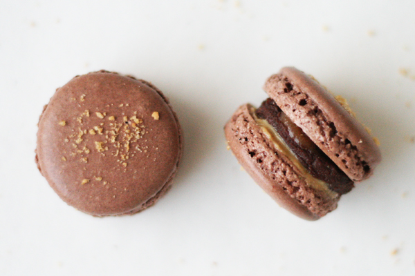 Snickers macaron