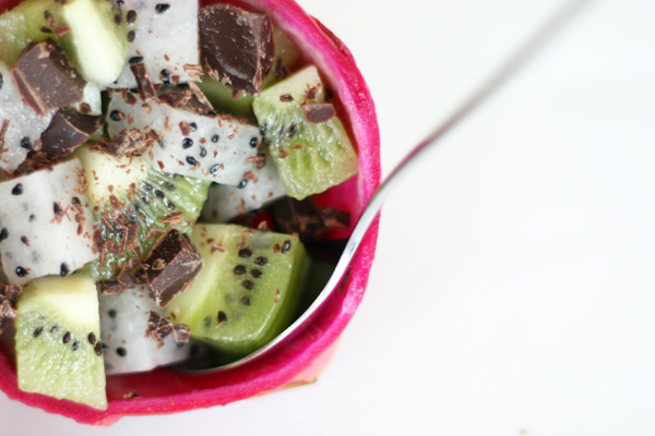 Frugtsalat med dragefrugt og kiwi