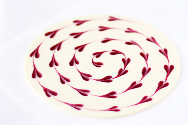 Chokoladebrud med hjerteswirl