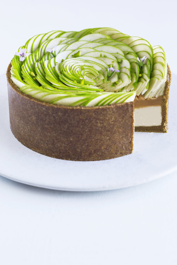 Cheesecake med pære, kanel og karamel