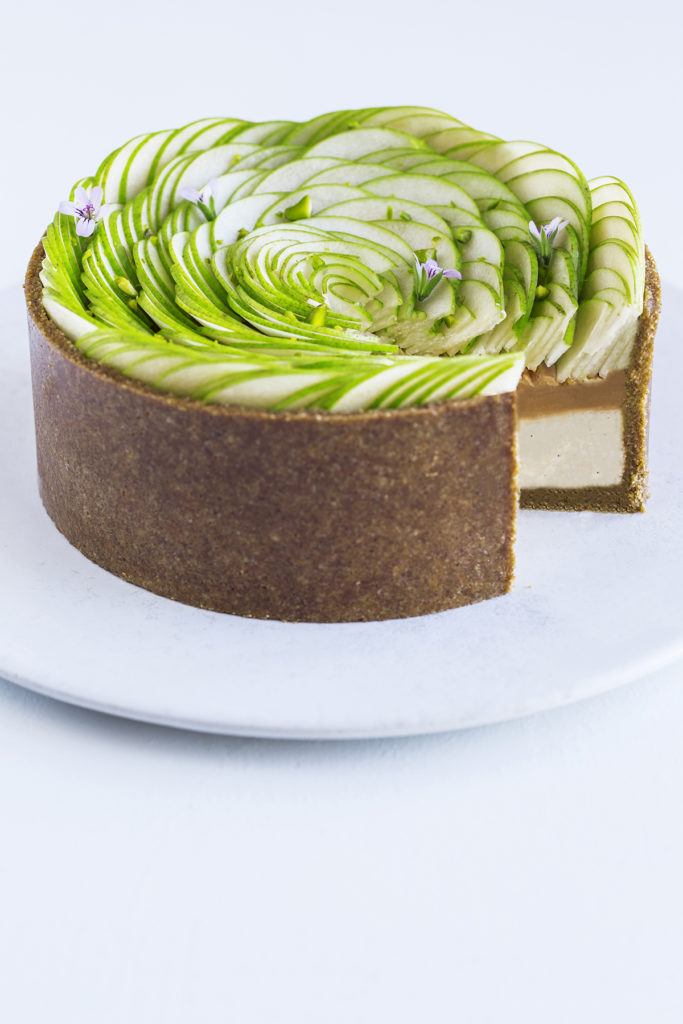 Cheesecake med pære, kanel og karamel